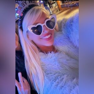 Meet your Posher, Debra m